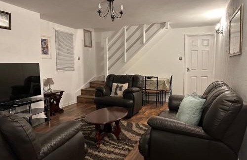 Shotton Colliery House | Cozy 2 Bedroom Retreat - Pet & Child Friendly Escape