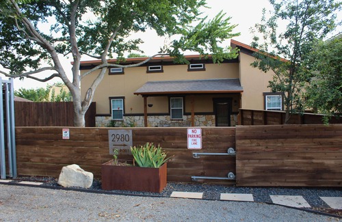 Buda House | Spacious 2-bedroom house in lovely Buda with fitness room, office, and 2 patios!