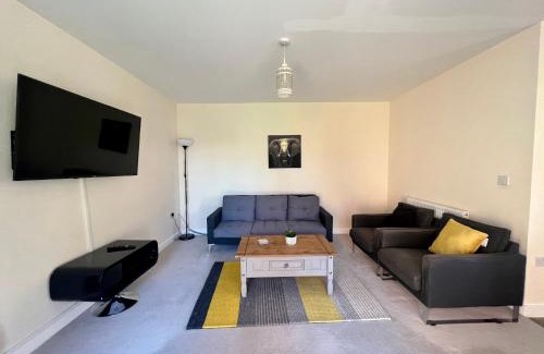 Chatham House | Inviting 2-Bedroom House with Free Parking & Pet-Friendly