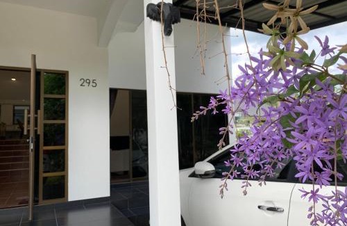 Thong Chai House | Beachside 2-Bed House with Air Conditioning & Ocean View
