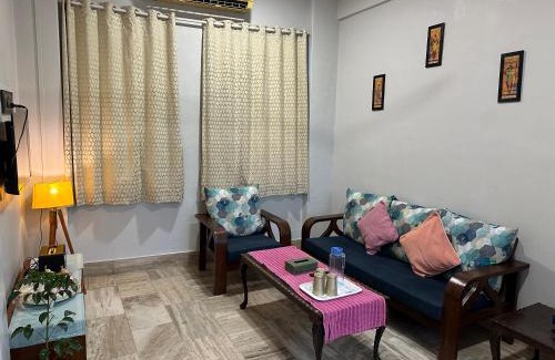 Pali Hill Apartment | Bright 2 BHK Apartment with Balcony in Bandra