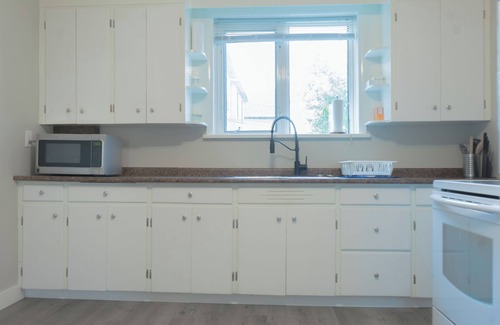 Winnipeg House | Spacious 2 BR 1 BATH - NEAR DOWNTOWN
