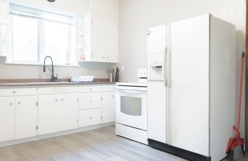 Winnipeg House | Spacious 2 BR 1 BATH - NEAR DOWNTOWN