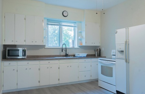 Winnipeg House | Spacious 2 BR 1 BATH - NEAR DOWNTOWN
