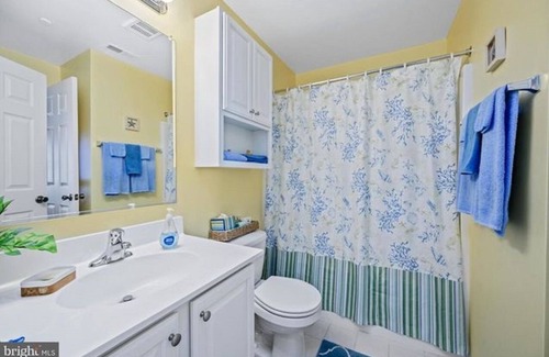 Ocean View Condo | Pet-Friendly 2 BR Condo with Pool Near Bethany Beach