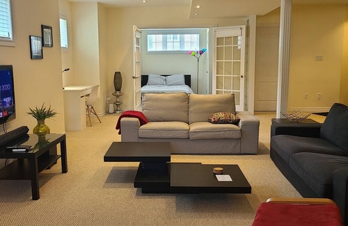 Richmond Hill House | Cozy 2-Bedroom Retreat with Kitchen & Laundry Amenities