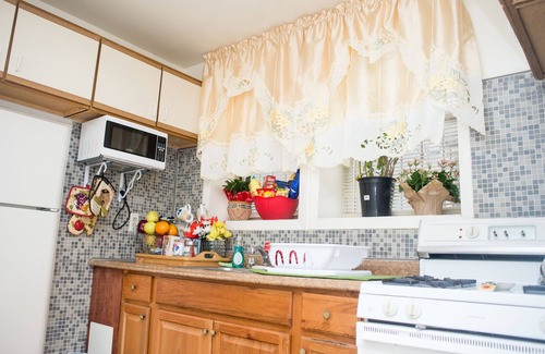 Flatlands Apartment | Guest Rated 9.6: Oceanfront 2BR Apt with Private Parking