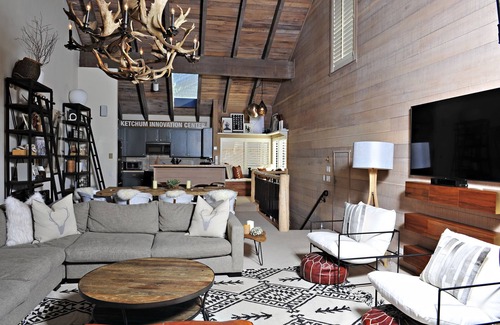 Sun Valley Condo | Cozy 2 Br Condo with Baldy Mountain Views & Hot Tub