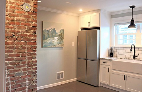 Buffalo Apartment | Inviting 2 BR Getaway Steps from Buffalo/Niagara Falls