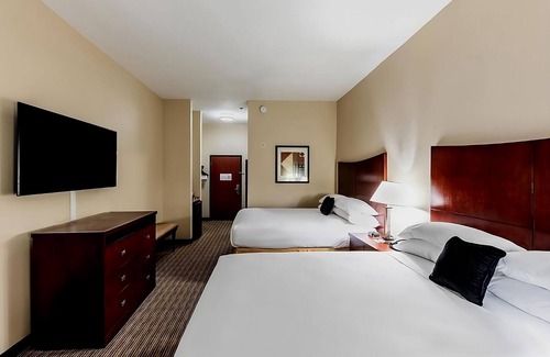 Mineral Wells Hotel | Spacious 2 King Beds Room w/Free Parking + Breakfast! Near Clark Gardens