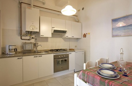 Porto Valtravaglia Apartment | Inviting 2-Room Apartment with Garden & Lake View Amenities