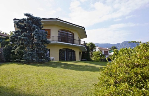 Porto Valtravaglia Apartment | Inviting 2-Room Apartment with Garden & Lake View Amenities