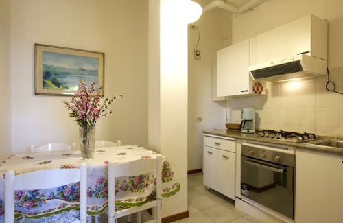 Porto Valtravaglia Apartment | Inviting 2-Room Apartment with Expansive Garden & Spa