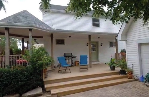 Downtown Niagara Falls House | Inviting 2-Story House with Garden & Family-Friendly Amenities