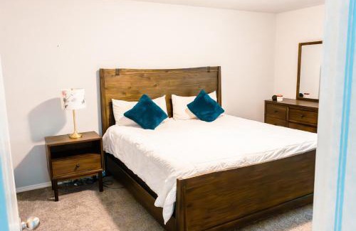 Biggs Field House | Spacious 2-Story Contemporary Home 3BDRM + Loft