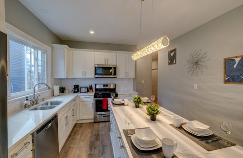 Roxbury Condo | Discover a Cozy 2bd Retreat with Free Parking & Breakfast