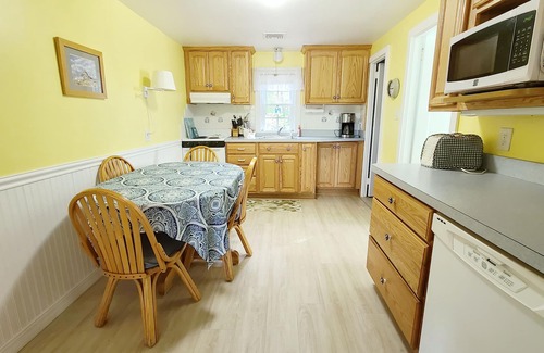 Wellfleet House | Ideal 2BD Retreat Near Marconi Beach & Cape Cod Rail Trail