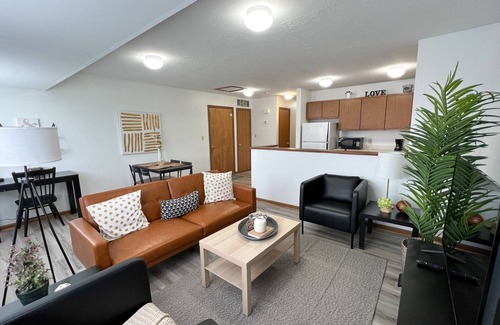 Akron Apartment | Ideal 2Bd Retreat for Traveling Professionals & Families