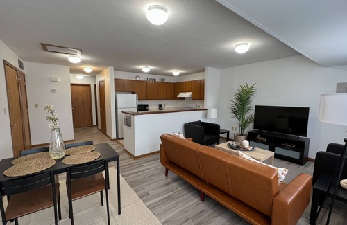 Akron Apartment | Ideal 2Bd Retreat for Traveling Professionals & Families