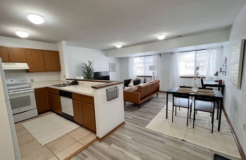 Akron Apartment | Ideal 2Bd Retreat for Traveling Professionals & Families