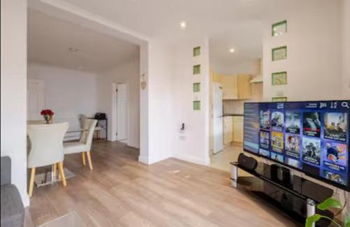 Brooklands Apartment | Modern 2BDR Apartment with WIFI and Family-Friendly Perks