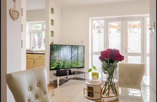 Brooklands Apartment | Modern 2BDR Apartment with WIFI and Family-Friendly Perks