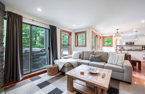 Whistler Condo | Top-Rated 2BDR on Blueberry Hill with Hot Tub & BBQ