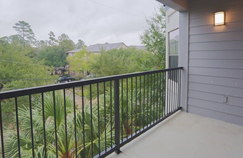 Kingwood Apartment | Spacious 2bed room and 2 full bathrooms