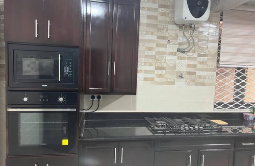 Kumasi Apartment | Inviting 2-Bedroom En-Suite with Kitchen and Ocean View