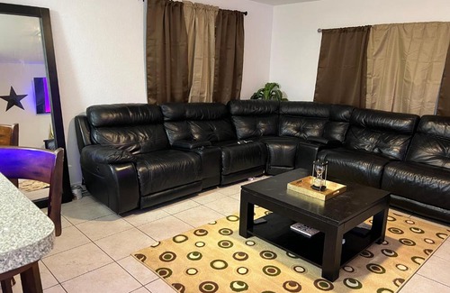 Miramar Villa | Well-Appointed 2-Bedroom Miramar Townhouse with Pool