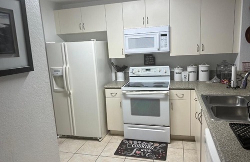 Miramar Villa | Well-Appointed 2-Bedroom Miramar Townhouse with Pool