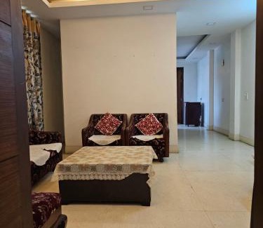 Lajpat Nagar Apartment | Pet-Friendly 2BHK Apartment with Breakfast Included