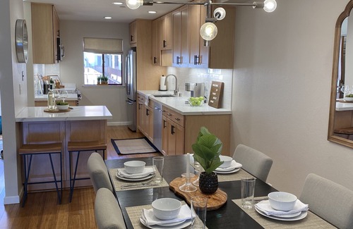 Palo Alto Condo | Designer 2BR Palo Alto Retreat with Spa & Child-Friendly Amenities