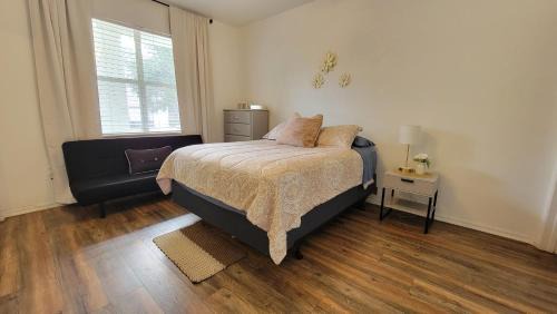 Gainesville Apartment | Pet-Friendly Master Suite Apartment Near UF Health & Mall