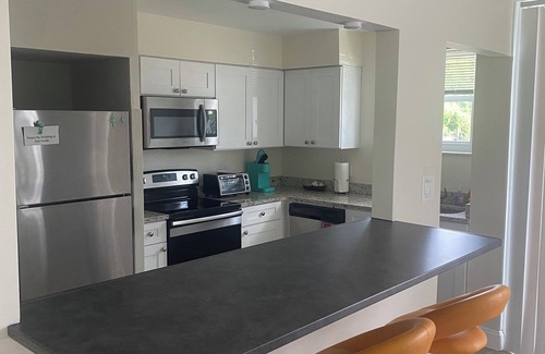 Coquina Key Condo | Beachside 2BR Condo with Pool and Ocean View Amenities