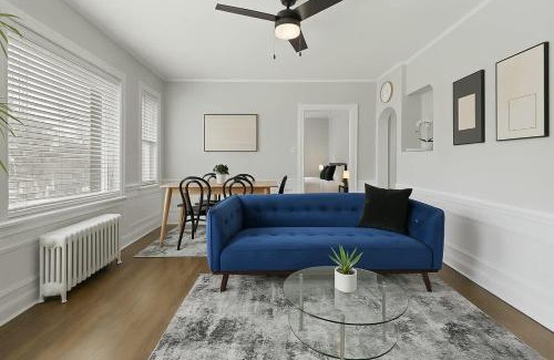 Skokie Apartment | Spacious 2BR Close to it All - Chic Apt in Skokie - Elm 3A