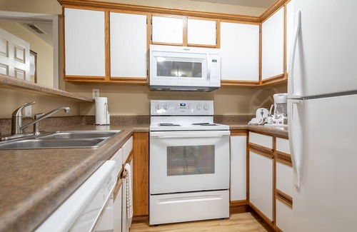 Branson Condo | Spacious 2BR Condo w/Pool in Branson