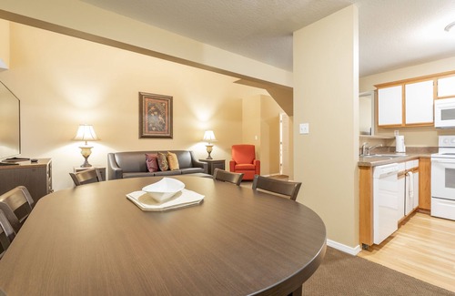 Branson Condo | Spacious 2BR Condo w/Pool in Branson