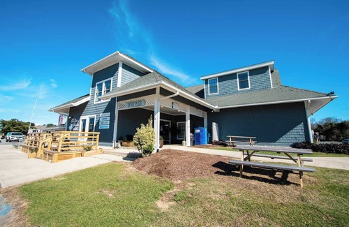 Duck Condo | Spacious 2BR Condo w/Beach Access