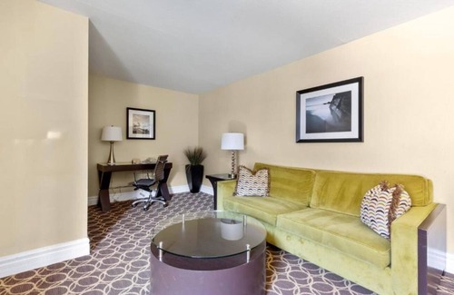 Corte Madera Hotel | Spacious 2BR Family Suite | Kitchen | Courtyard | Pool | Free Parking | BBQ Area