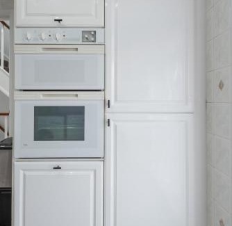 Wallington Apartment | Spacious 2BR home in Croydon with parking