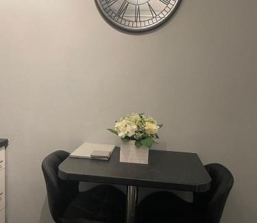 Clydach House | Spacious 2BR House with Sofa Bed & Parkin