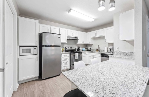 Pleasant Valley Apartment | Guest Rated: 10/10 Suite with Gym & Pool Near Downtown