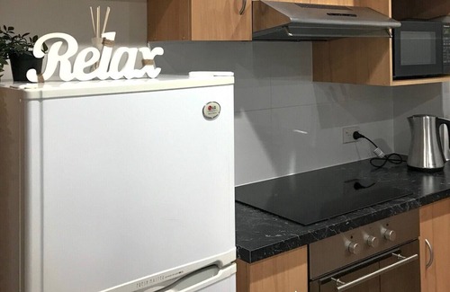 North Adelaide Apartment | Modern 2BR Apartment on Melbourne St - Ideal Location & Free WIFI