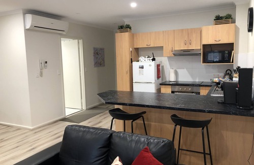 North Adelaide Apartment | Modern 2BR Apartment on Melbourne St - Ideal Location & Free WIFI