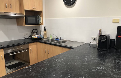 North Adelaide Apartment | Modern 2BR Apartment on Melbourne St - Ideal Location & Free WIFI