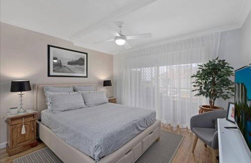 The Entrance Apartment | Family-Friendly 2BR Retreat Steps from The Entrance Beach