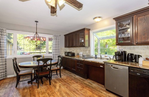 Norwichtown Cottage | Experience Red Cottage in Norwich with Oceanfront Views
