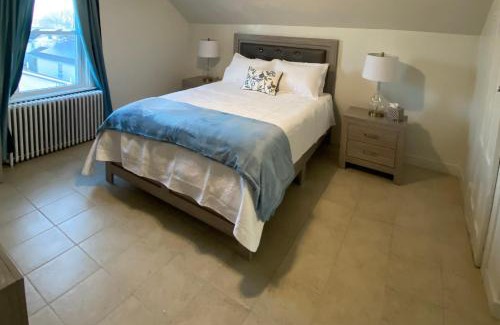Gloucester Apartment | Scenic 2nd Floor Split Level with Child-Friendly Comfort