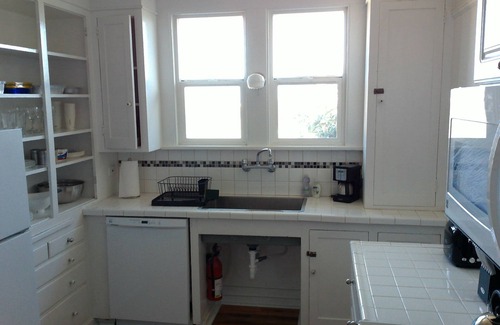 Greenside Park Apartment | Prime 2nd Story Flat in Heart of Town with Spa & Breakfast